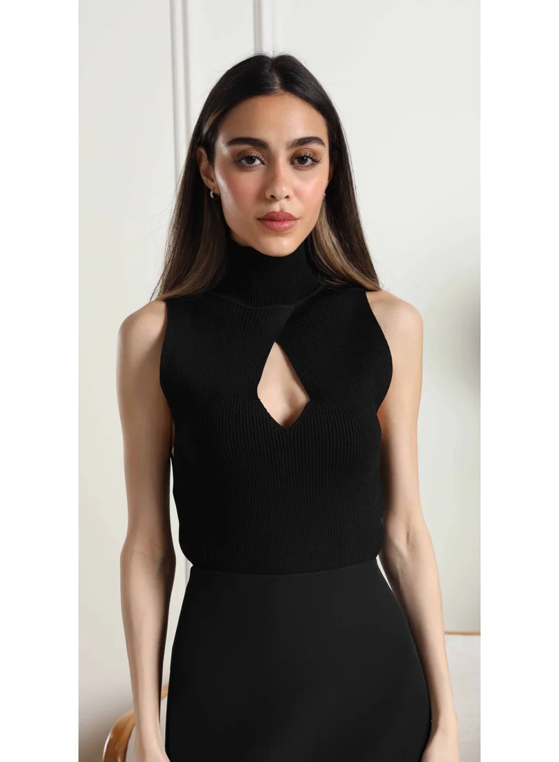 توترندس توب أسود بفتحة أمامية